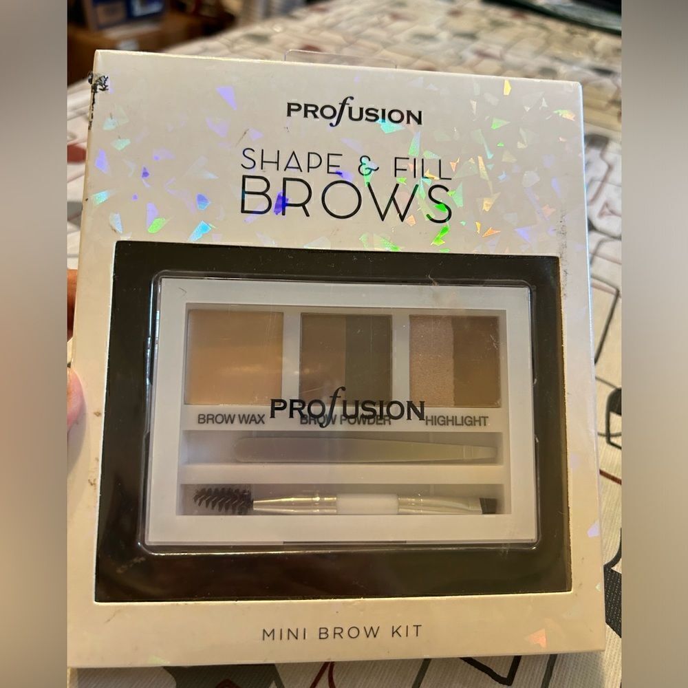 NWT Profusion Shape & Fill Brow Kit - Picture 4 of 6